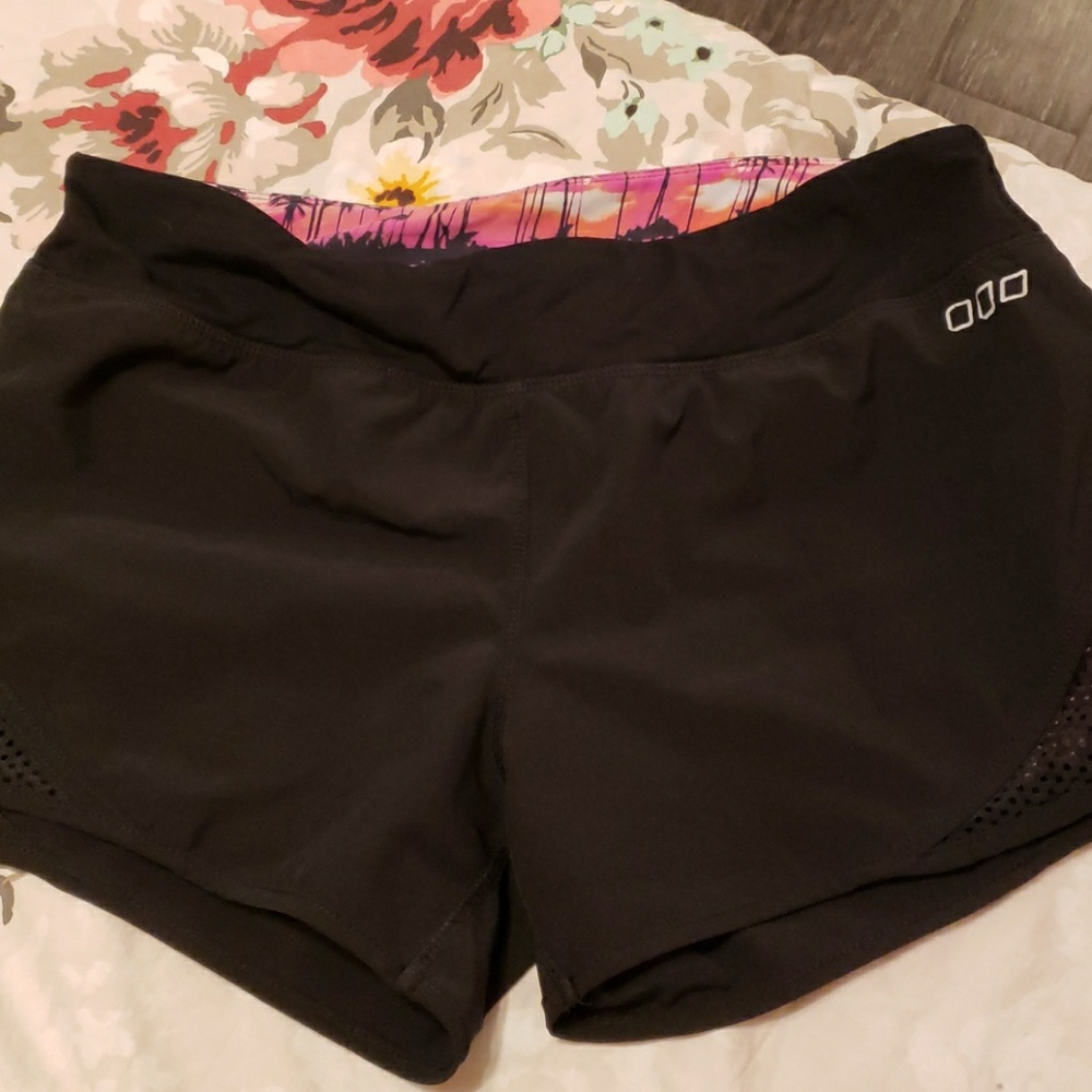 Lorna Jane black shorts small